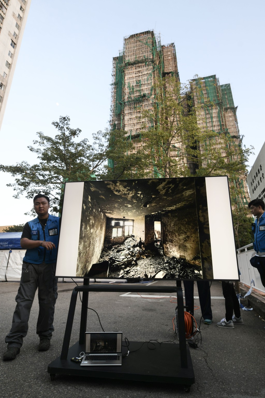 警方今日進入宏昌閣及宏新閣。