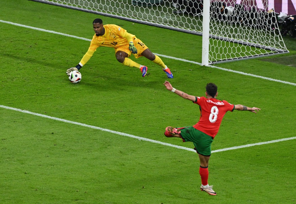 法國互射12碼5:3擊敗葡萄牙(紅衫)。REUTERS