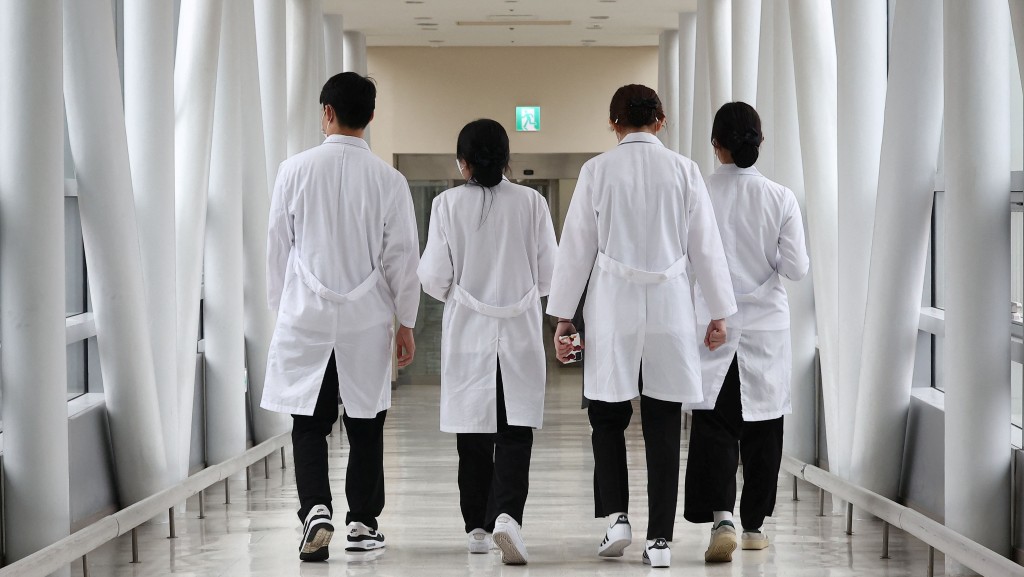 南韩每千人仅2.6医生，分析认为：罢工赢不了民心。