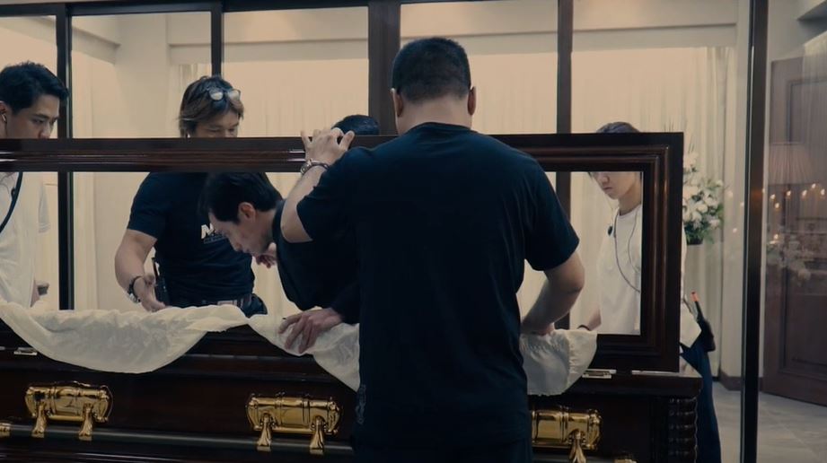 為幫王丹妮入戲,劉俊謙不介意瞓入棺材。