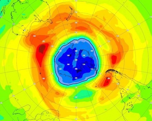 臭氧破洞（圖中深藍色處）的面積已大過整個南極洲。哥白尼大氣監控系統圖片
