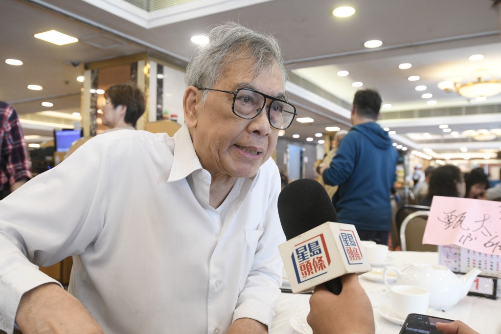 倫敦大酒樓副總經理蘇萬誠表示今年冬至旺丁不旺財,預計營業額較去年同期下跌8%。 倫敦大酒樓副總經理蘇萬誠表示今年冬至旺丁不旺財,預計營業額較去年同期下跌8%。