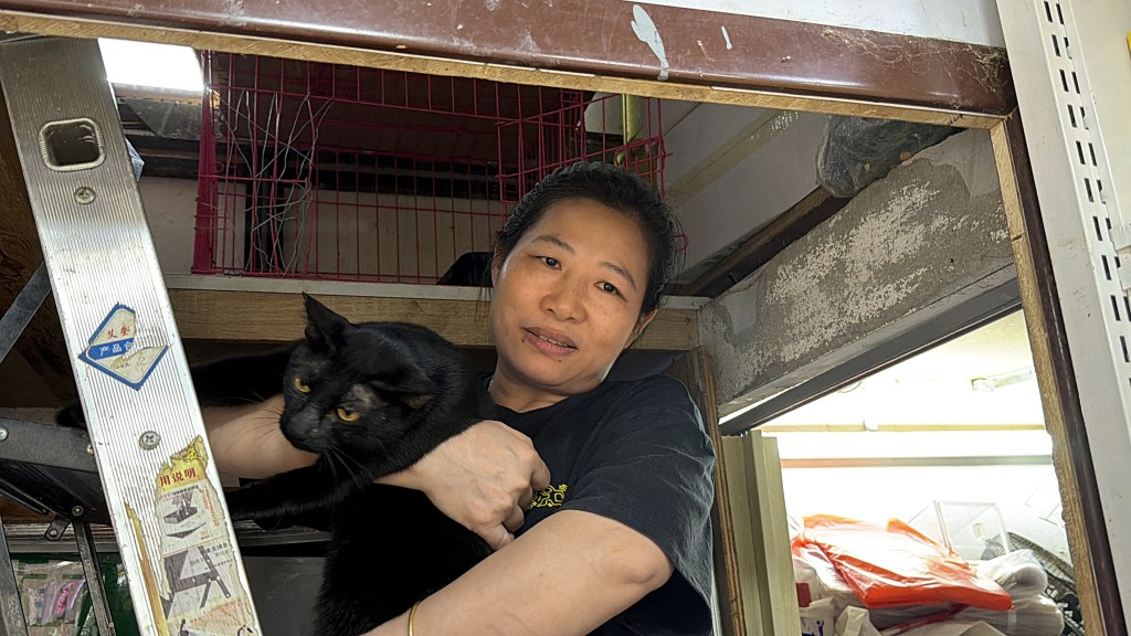 蓮姐對芝麻失而復得感開心。 蓮姐對芝麻失而復得感開心。