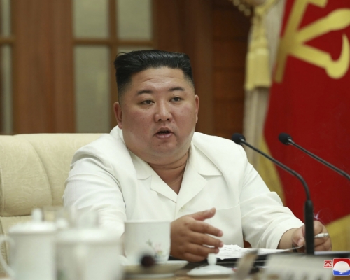 今年以來,金正恩已先後七次,主持召開政治局及政務局會議應對國家危機。AP圖片