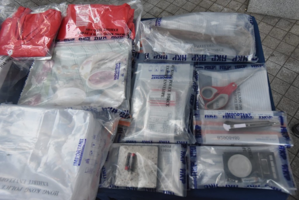 疑犯利用禮物盒掩飾毒品。