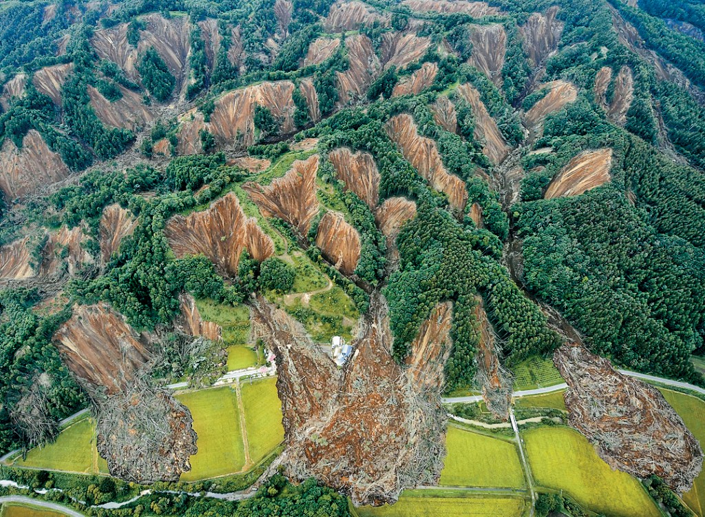 2018年9月，北海道島發生強力地震，導致山泥傾瀉。