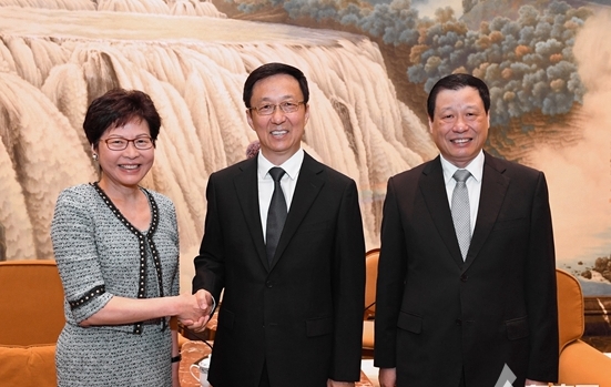 應勇（右）時任上海市長和時任書記韓正一起會見特首林鄭月娥。