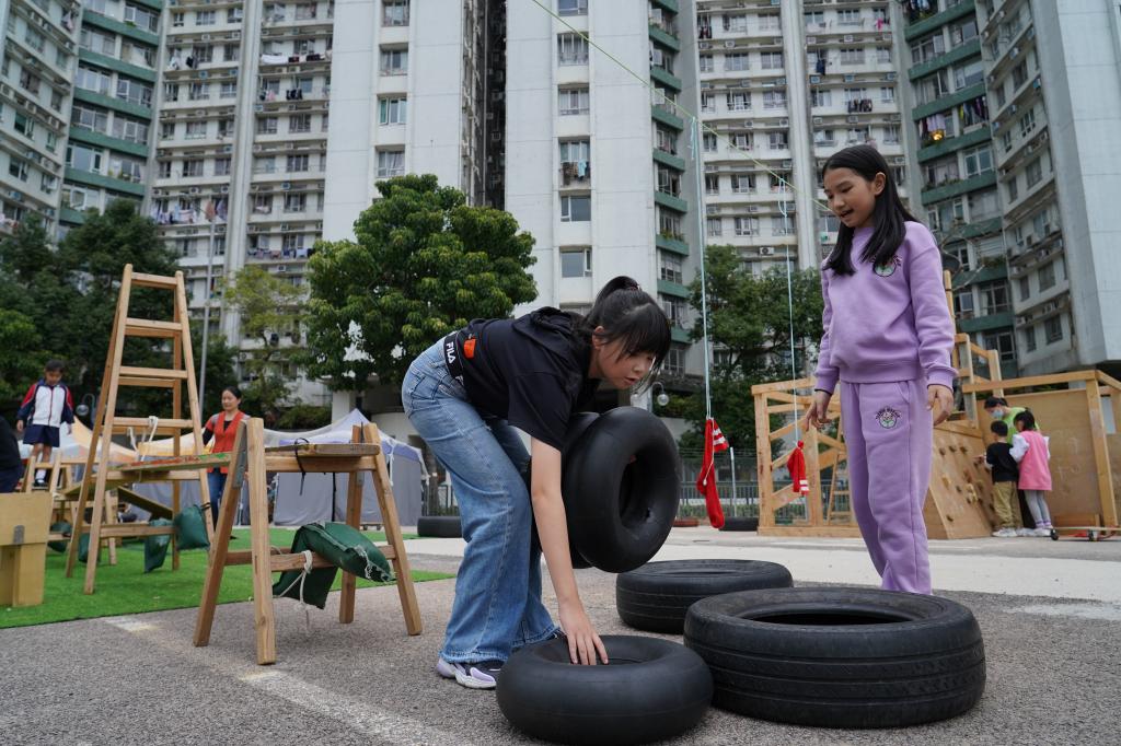 「二分一」游乐场成为孩童课后的障碍竞技场。