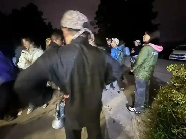 7歲男童大理蒼山失蹤了一個晚上仍未找到。 7歲男童大理蒼山失蹤了一個晚上仍未找到。