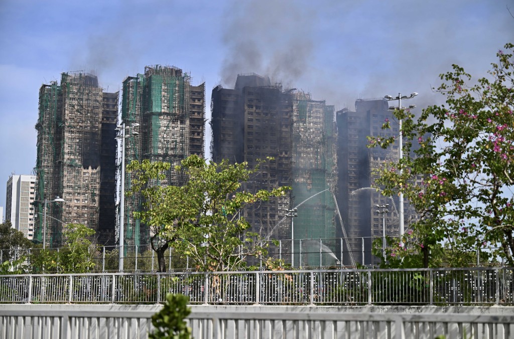 宏福苑有7座大廈被焚毀,只有一座大廈沒有被波及。蘇正謙攝 宏福苑有7座大廈被焚毀,只有一座大廈沒有被波及。蘇正謙攝