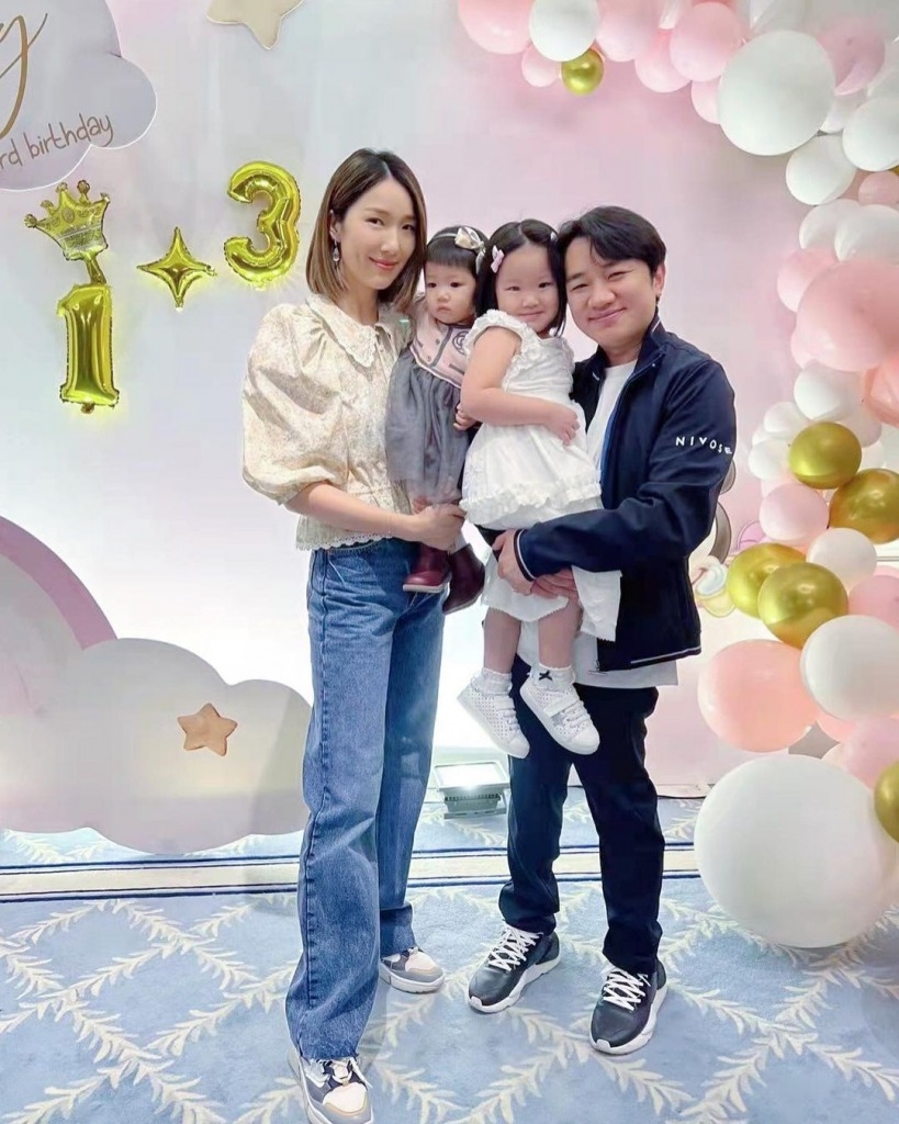 王祖蓝、李亚男结婚7年，育有两女，家庭美满