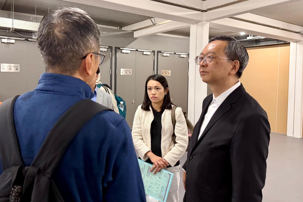 兩個項目的單位內已齊備基本家俬電器,包括床架、床褥、被鋪、熱水爐、雪櫃和電磁爐等,讓居民無需為一般生活配備而奔波。 兩個項目的單位內已齊備基本家俬電器,包括床架、床褥、被鋪、熱水爐、雪櫃和電磁爐等,讓居民無需為一般生活配備而奔波。