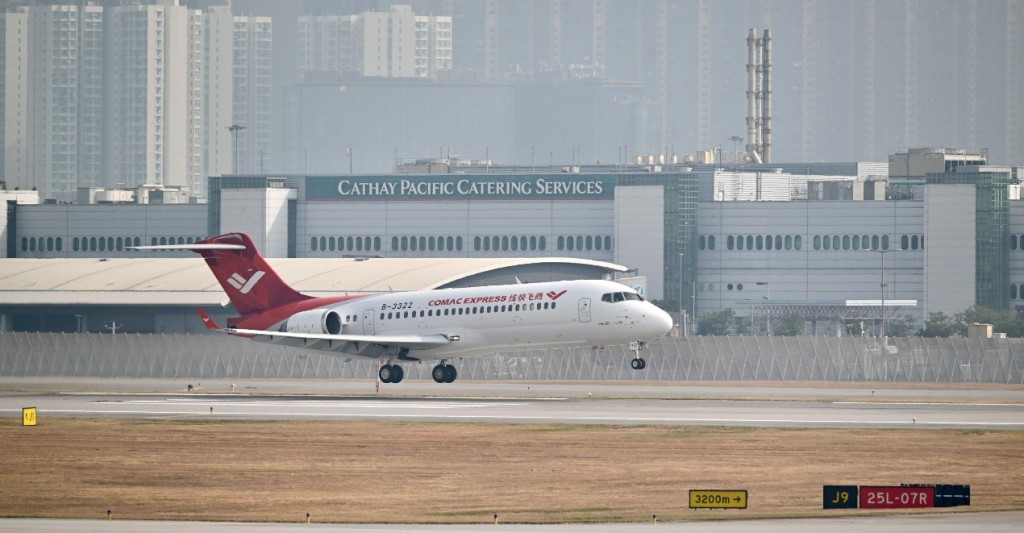 国家自主研制的C919及ARJ21飞机，周二首次到访香港。林世雄网志