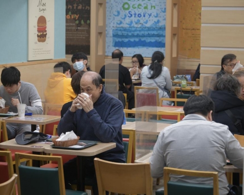 消息指政府將討論禁晚市堂食。資料圖片