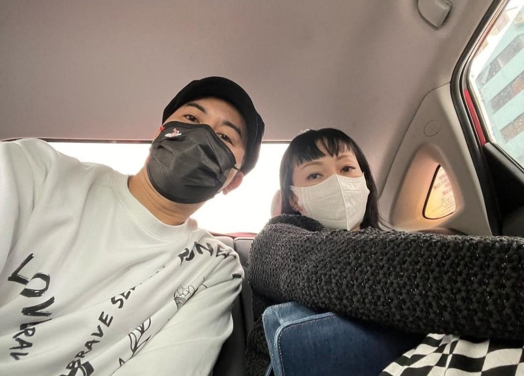 太太林文慧做「跟得夫人」陪同北上，早前慶祝24周年紀念。