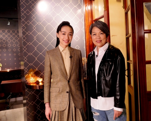 蔡思韵接受《金像女情》主持何嘉麗訪問。