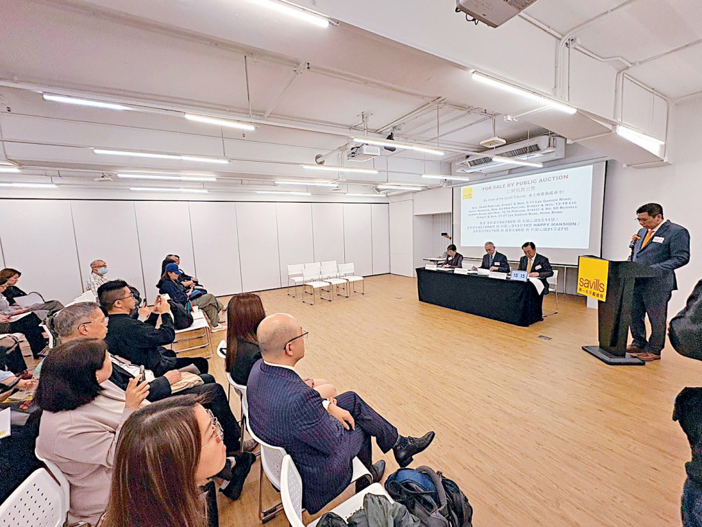 新世界銅鑼灣波斯富街舊樓群昨舉行拍賣，因未有表代到場出價而流拍。