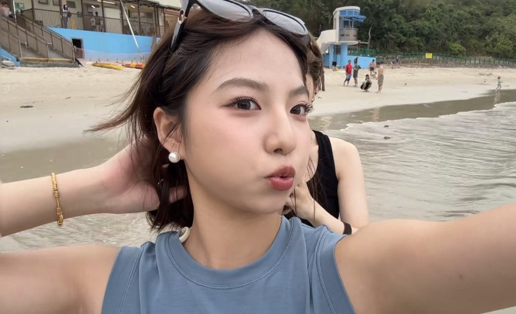 閻小姐與友人在西貢海邊遊玩。 閻小姐與友人在西貢海邊遊玩。