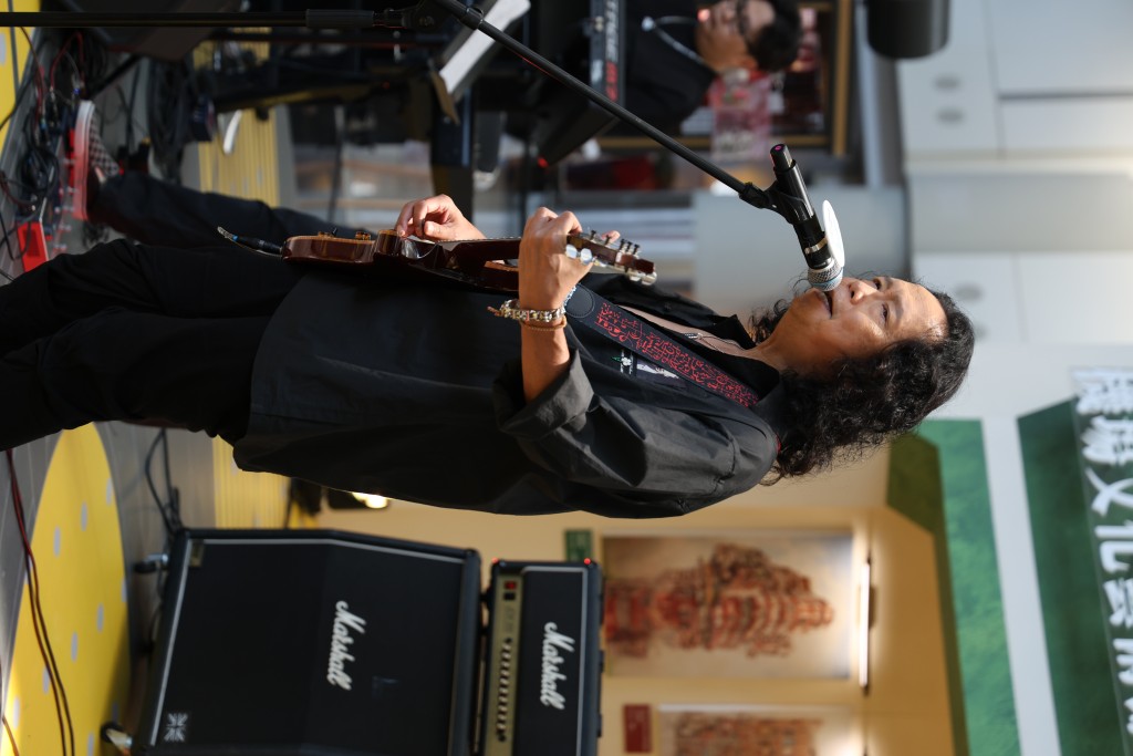 Joey Tang 為「機場文化藝術節2026」演出。 Joey Tang 為「機場文化藝術節2026」演出。