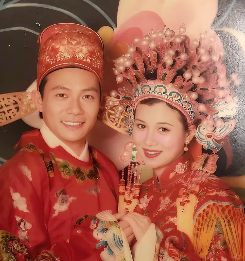 張兆輝賀結婚28周年，於網上貼上超珍貴結婚相。