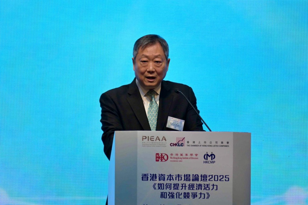 黃天祐表示,證監會對如何應對風險已有多項措施,市場不必過於憂慮。 黃天祐表示,證監會對如何應對風險已有多項措施,市場不必過於憂慮。