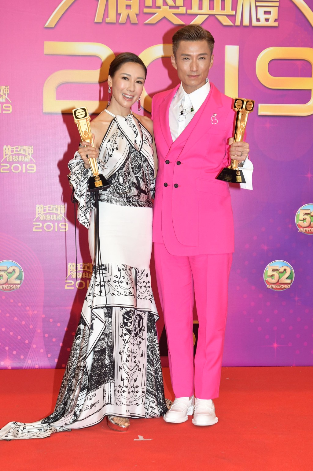李施嬅和陳山聰憑《金宵大廈》，奪得「最受歡迎電視拍檔」。  ​