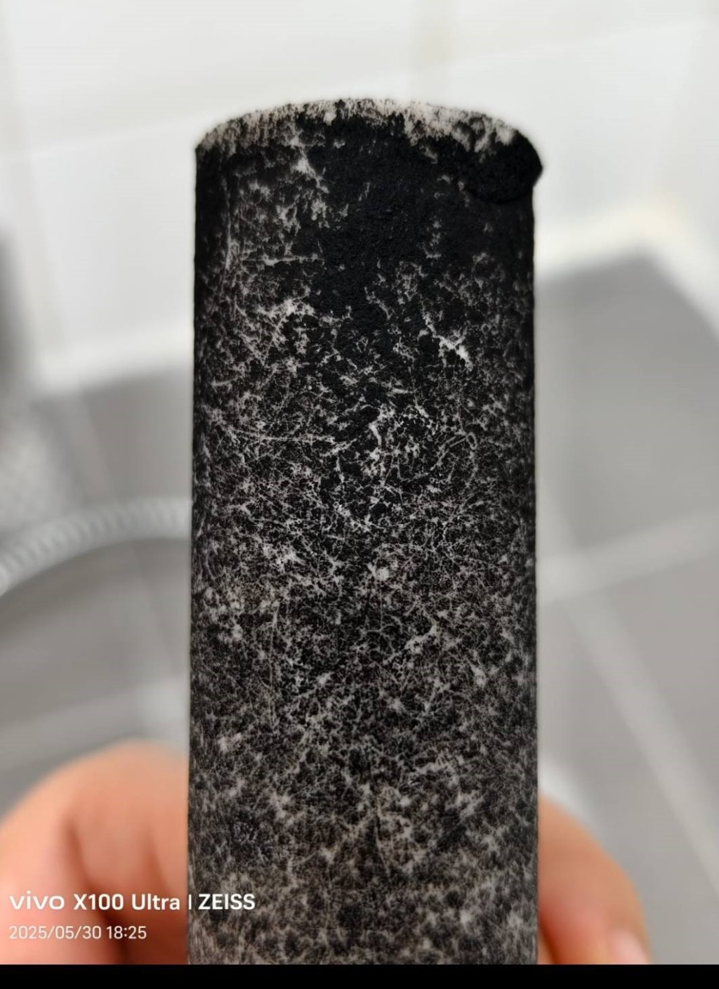 濾芯濾嘴黑如木炭。網上圖片 濾芯濾嘴黑如木炭。網上圖片