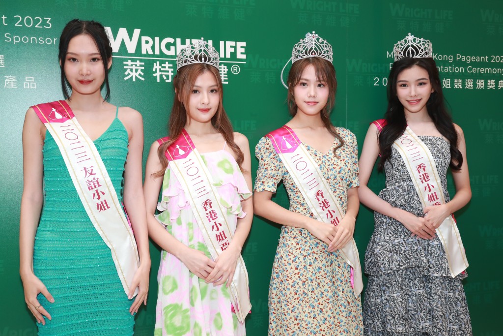 （左起）友誼小姐姜依宁、亞軍王怡然、冠軍莊子璇、季軍王敏慈一同領獎。