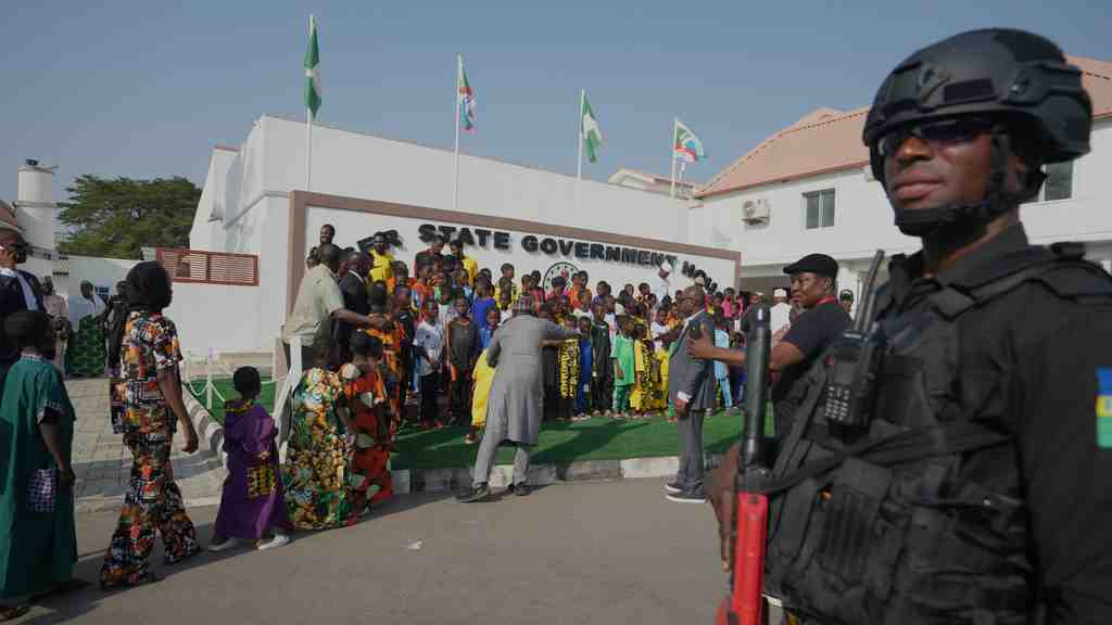 尼日爾州130名被綁架的學生及教師早前獲釋。美聯社