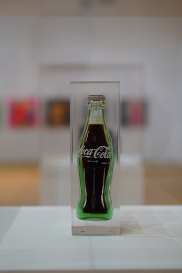 展出作品包括《可口可樂》