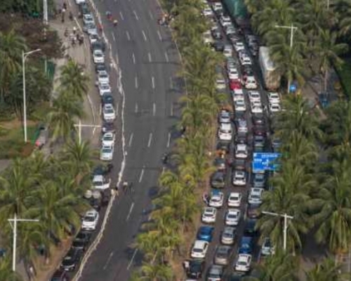 滯留車輛排隊已超過5公里。