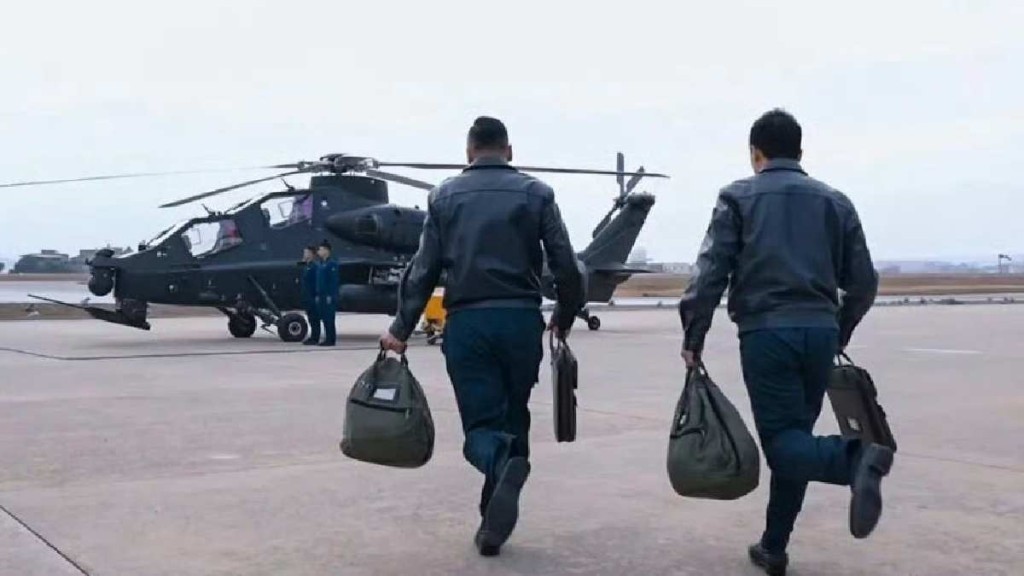 解放軍厲行節約，空軍骨幹訓練重用公文包。示意圖
