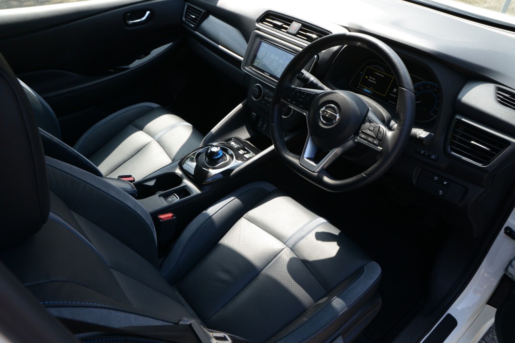 光觸媒原料中的二氧化鈦只有在紫外線的照射下才能產生作用。