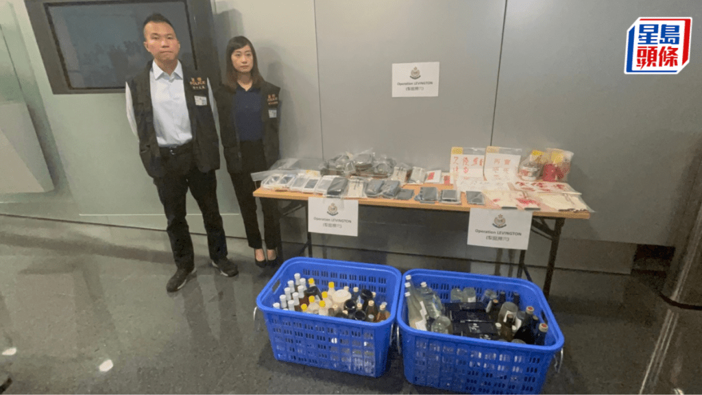 警方檢獲大批證物。楊偉亨攝