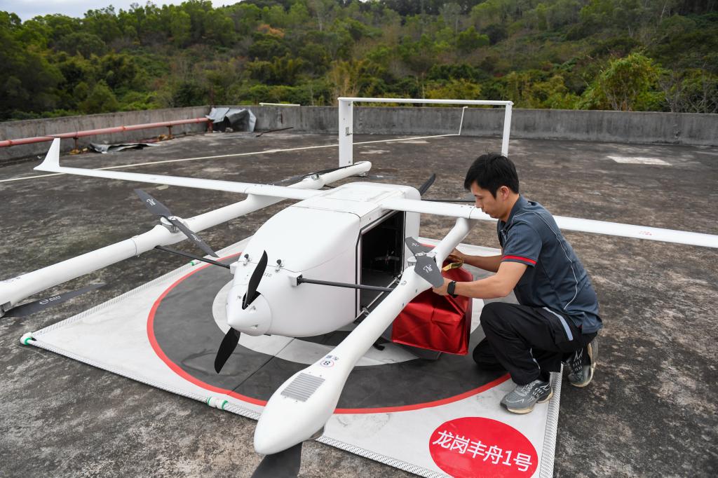 内地「低空经济」发展迅速，使用的无人机机种也较香港大型。