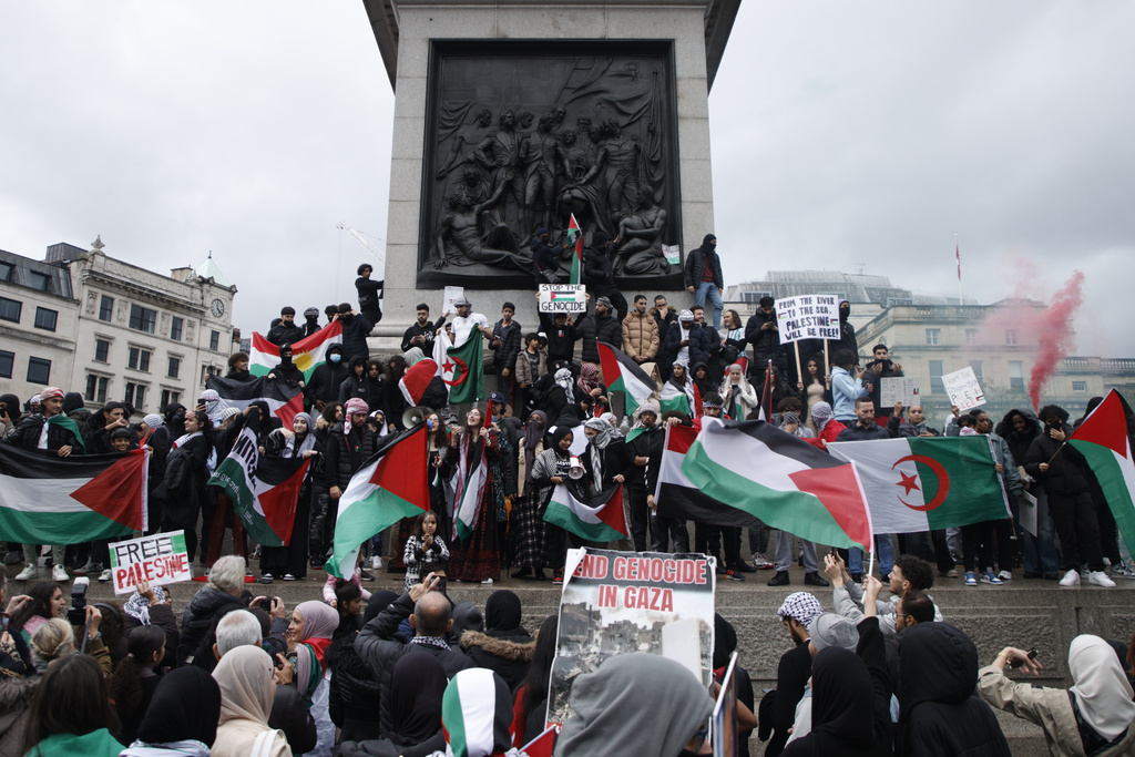10萬人在倫敦遊行支持巴勒斯坦。美聯社