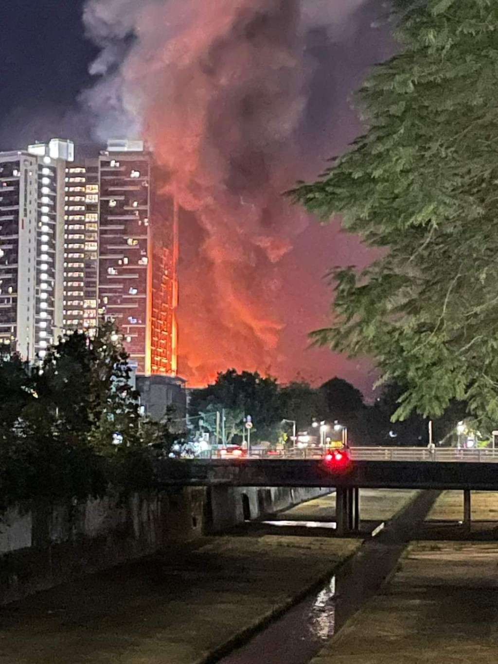 火警鄰近附近青年旅舍。網上圖片