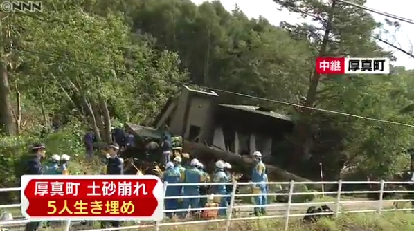 厚真町發生山泥傾瀉，多間屋受損，5人被活埋。(NNN電視畫面)