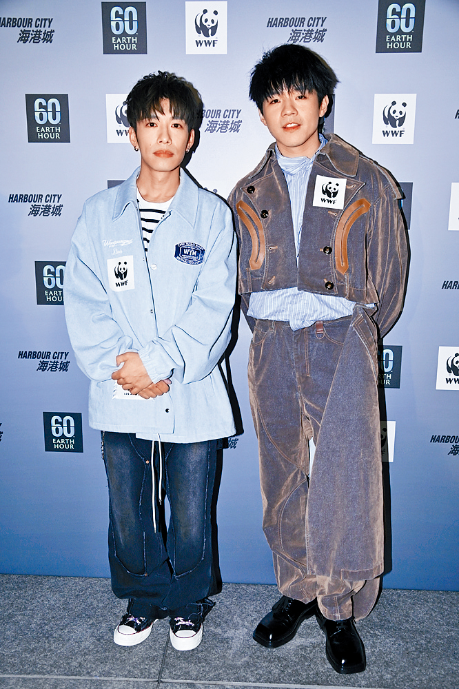 Ian（右）拍MV挨冻都值得；嘉豪就预告5月开骚想跳开心舞。