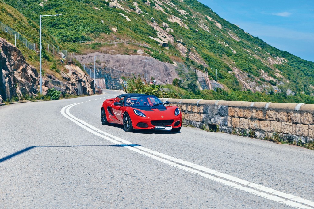 Elise Sport 220新版马力217ps，0至100km/h加速需时4.6秒，车价$628,000起。