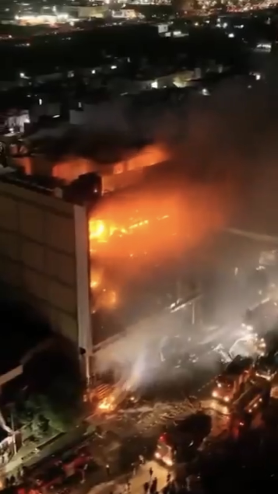 伊拉克超市大火已近50人死亡。 X@MidEastOb