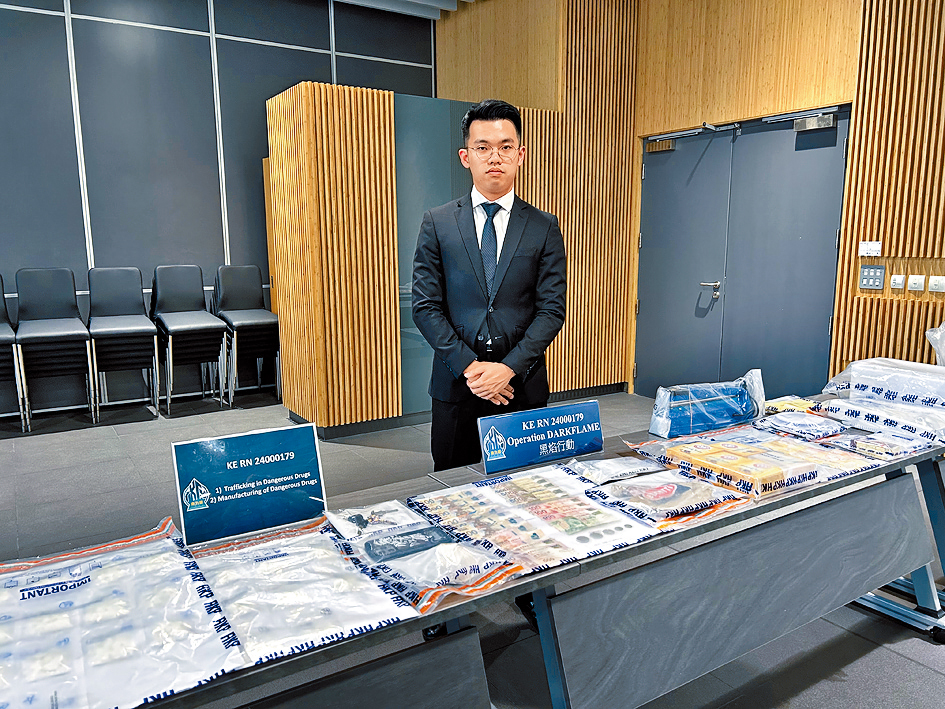 警方講述案情,並展示涉案證物。