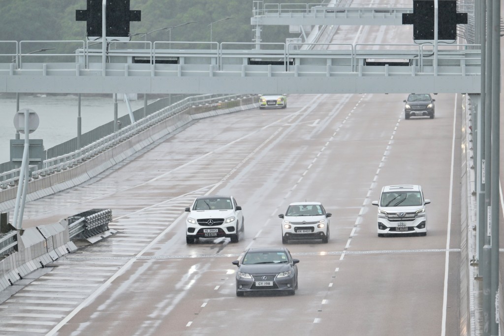 政府去年公布，「粵車南下」第一階段預計2024年實施，旅客在停車場泊車可到香港機場乘搭飛機或入境香港，車輛不入市區。資料圖片