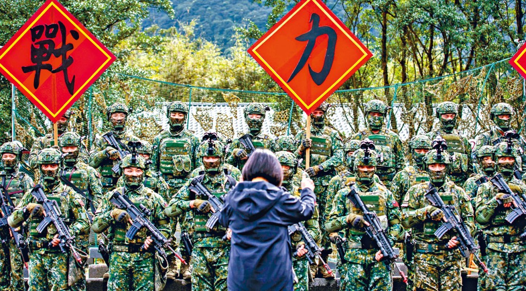 ■蔡英文今年初視察台軍特戰部隊。