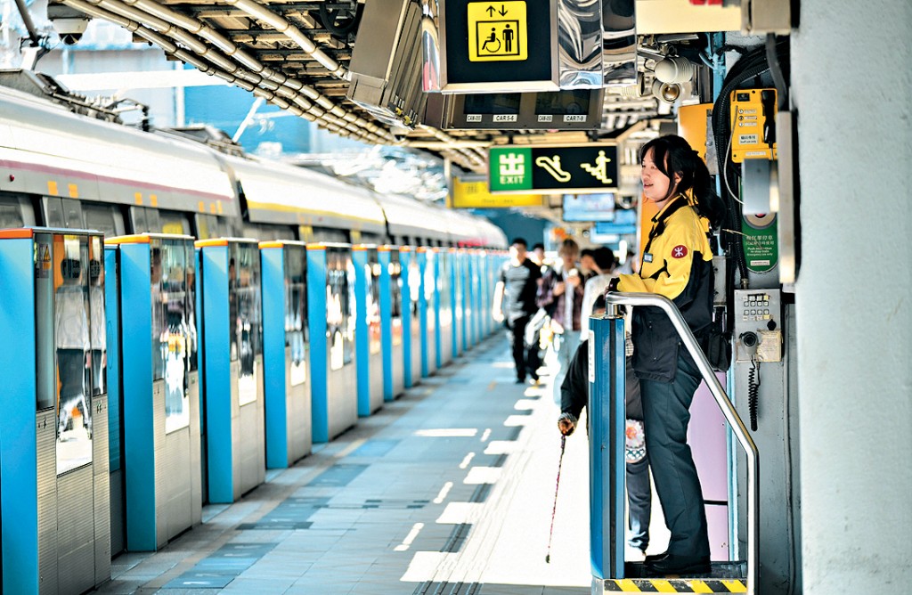 港鐵感謝及肯定員工過去一年為公司不同業務範疇作出的貢獻及努力。