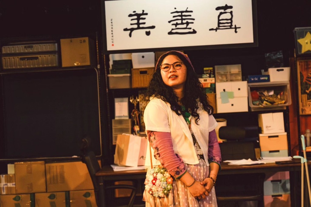 唐藝婷於2025年創立獨立劇團「騷癢」(Itchy Soul),全力拓展及普及小劇場藝術,積極推動本地文藝創作者之間的對話與交流。 唐藝婷於2025年創立獨立劇團「騷癢」(Itchy Soul),全力拓展及普及小劇場藝術,積極推動本地文藝創作者之間的對話與交流。