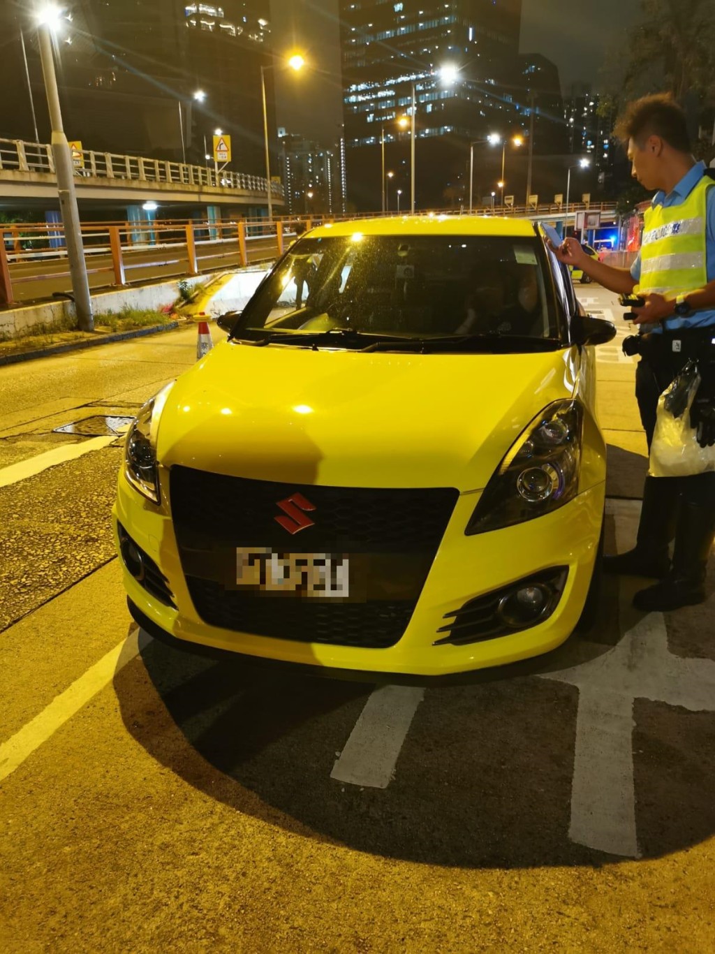 2名男司機涉酒駕被捕。警方圖片