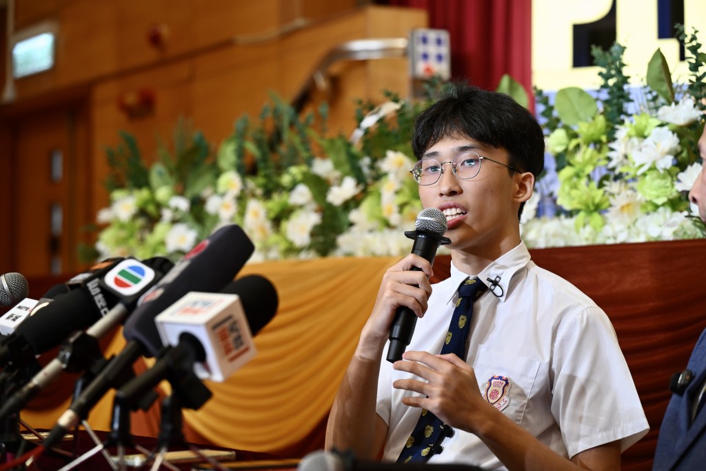 DSE放榜2026|保良局羅氏基金中學超級狀元黃樂彥 DSE放榜2026|保良局羅氏基金中學超級狀元黃樂彥