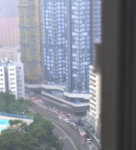 現場為柴灣道392號對開一地盤。FB：柴灣人柴灣事