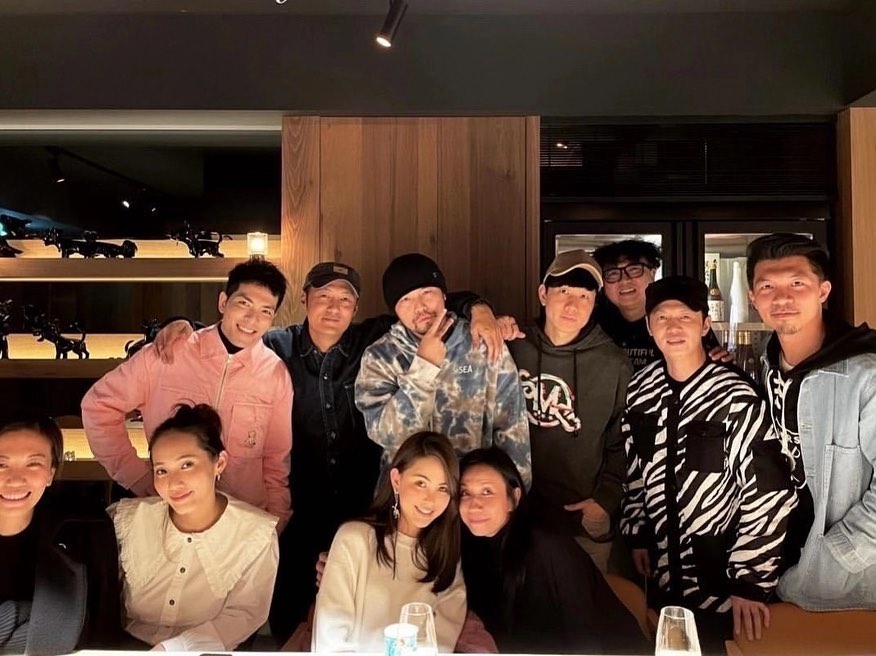 周杰倫、余文樂都帶另一半與好友食生日飯。